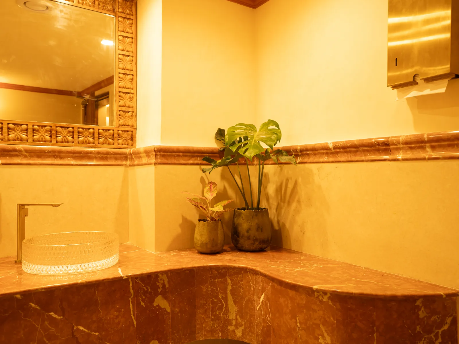 Marble vanity with carved mirror frame — Chalukya Samrat